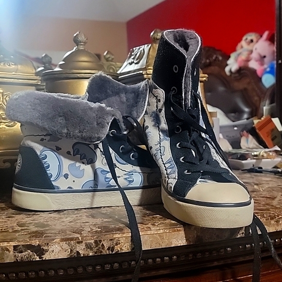 Sneakers - Picture 1 of 3